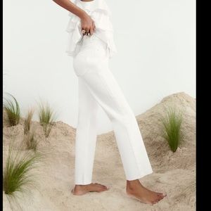 Zara -  HIGH RISE STRAIGHT JEANS